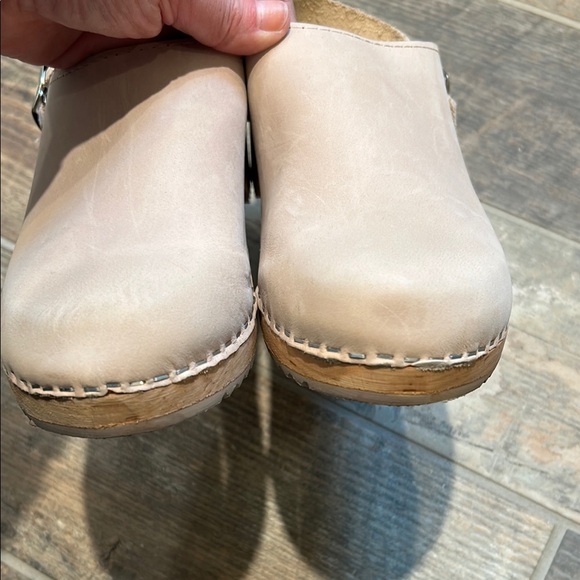 MIA Women's Tan Clogs - Picture 6 of 6